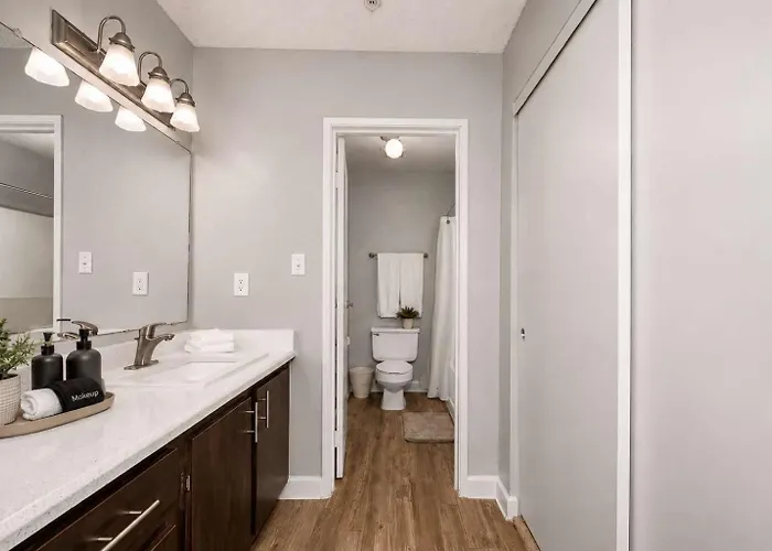 Near Asu - 2br Pool & Gym Apartament