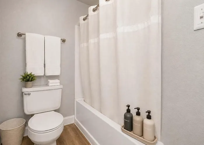 Near Asu - 2br Pool & Gym Apartament
