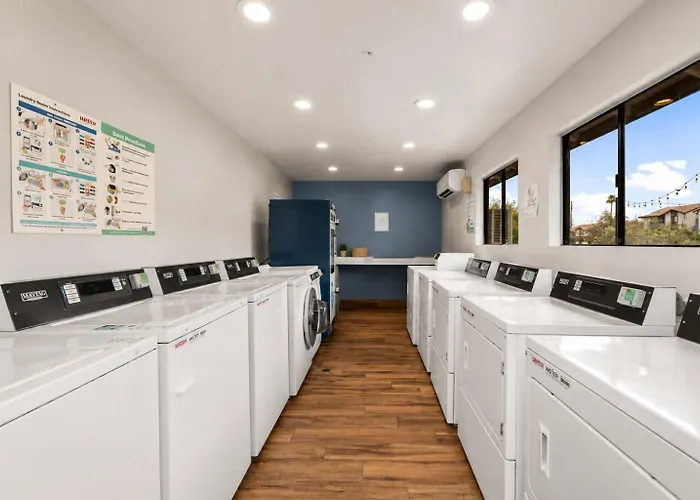 Near Asu - 2br Pool & Gym * Tempe