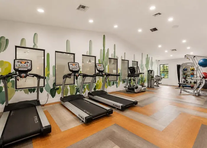 Near Asu - 2br Pool & Gym * Tempe