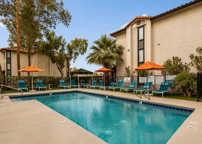 Near Asu - 2br Pool & Gym Tempe